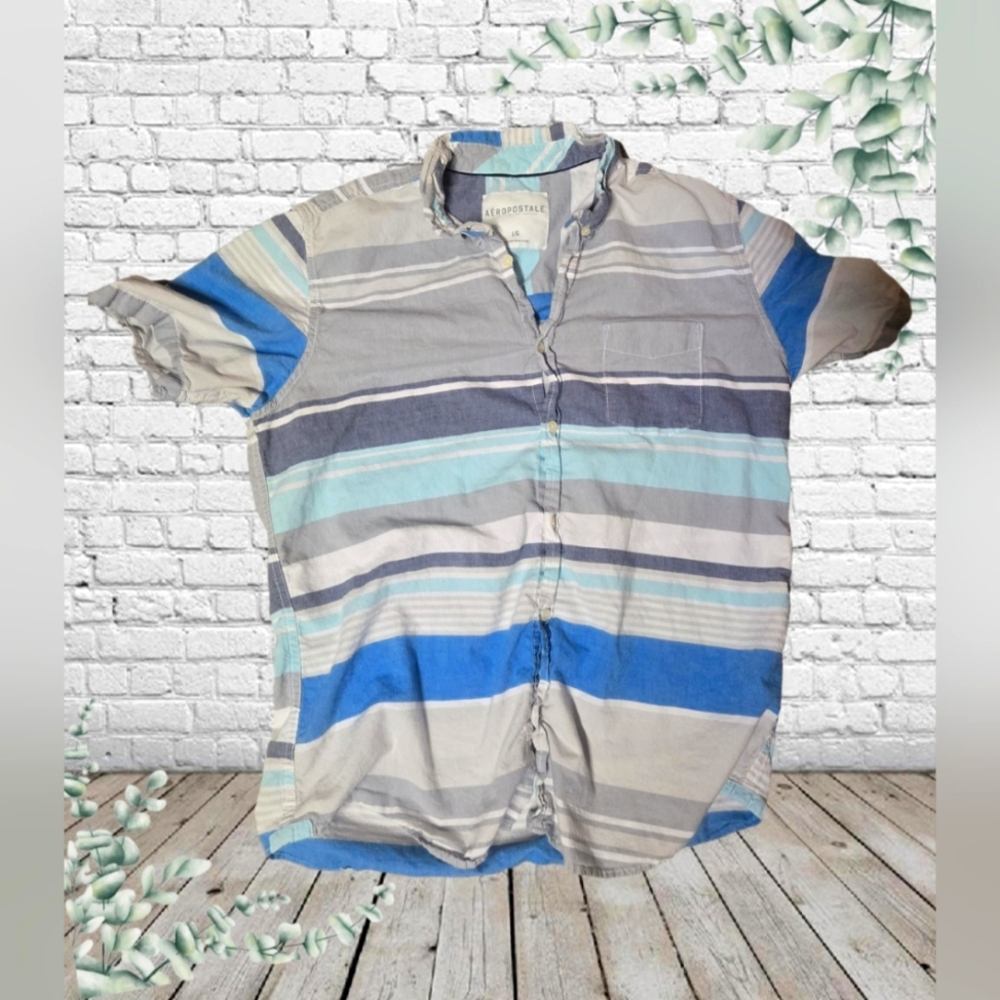 Aeropostale short sleeve shirt- size large